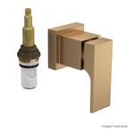 Acabamento-para-Registro-de-Pressao-Deca-1-2--e-3-4--com-Mecanismo-1-2-Volta-Unic-Gold-Matte---Deca---4916.GL90.PQ.MT---Fundo-Branco-Produto-com-item-complementar-posicionada-na-diagonal-direita-e-fechado-ou-produto-redondo