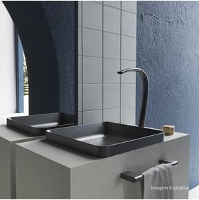 Bica-de-Mesa-Deca-P-para-Cuba-e-Lavatorio-com-Acionamento-Wave-You-Black-Matte---Deca---1791.BL106.MT---Ambientada-Com-Zoom-no-produto-pode-conter-2-ou-mais-produtos-diretamente-relacionados-e-acessorios-de-banheiros.