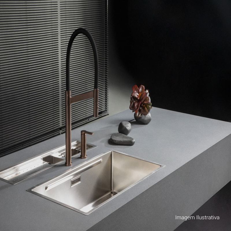 Misturador-Monocomando-Deca-de-Mesa-para-Cozinha-Colore-Corten-e-Preto---Deca---2289.CT.MT.PT---Ambientada-Com-Zoom-no-produto-pode-conter-2-ou-mais-produtos-diretamente-relacionados-e-acessorios-de-banheiros.