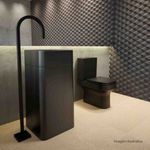 Bacia-para-Caixa-Acoplada-Deca-Piano-Ebano-Fosco---Deca---P.330.94---Ambientada-Ampla-pode-com-2-ou-mais-produtos-diretamente-ou-indiretamente-relacionados-ou-quando-a-imagem-for-de-um-ambiente-completo.
