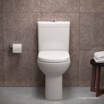 Assento-Deca-em-Termofixo-Slow-Close-e-Easy-Clean-para-Bacias-Vogue-Plus-Branco---Deca---AP.516.17---Ambientada-Com-Zoom-no-produto-pode-conter-2-ou-mais-produtos-diretamente-relacionados-e-acessorios-de-banheiros.
