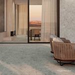 Pietra-Portinari-Prime-Mount-Clemo-Natural-Soft-Gray-100x100cm-Ret---Portinari---6062244A---Ambientada-Ampla-