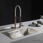 Misturador-Monocomando-Deca-de-Mesa-para-Cozinha-Colore-Corten-e-Fendi---Deca---2289.CT.MT.FD---Ambientada-Com-Zoom-no-produto-pode-conter-2-ou-mais-produtos-diretamente-relacionados-e-acessorios-de-banheiros.