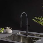 Torneira-Deca-de-Mesa-para-Cozinha-Colore-Black-Matte-e-Preto---Deca---1189.BL.MT.PT---Ambientada-Com-Zoom-no-produto-pode-conter-2-ou-mais-produtos-diretamente-relacionados-e-acessorios-de-banheiros.