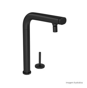 Bica-de-Mesa-Deca-para-Cozinha-Click-You-Black-Matte---Deca---1291.BL99.MT---Fundo-Branco-Produto-com-item-complementar-posicionada-na-diagonal-direita-e-fechado-ou-produto-redondo